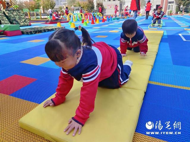 商州區(qū)沙河子鎮(zhèn)中心幼兒園開展“樂(lè)趣在戶外 萌寶向前沖”混齡體能大循環(huán)活動(dòng)(圖2)
