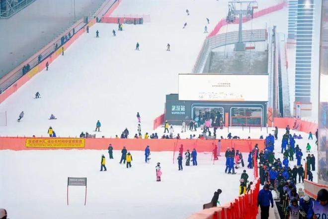 冰雪頭條：武漢城建集團(tuán)打造、熱雪奇跡運(yùn)營(yíng)華中最大室內(nèi)滑雪場(chǎng)正式開業(yè)(圖9)
