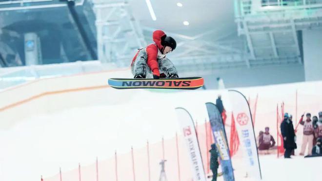冰雪頭條：武漢城建集團(tuán)打造、熱雪奇跡運(yùn)營(yíng)華中最大室內(nèi)滑雪場(chǎng)正式開業(yè)(圖4)