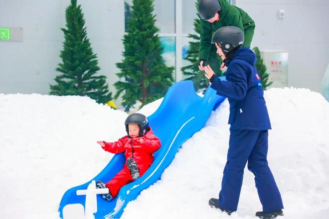 冰雪頭條：武漢城建集團(tuán)打造、熱雪奇跡運(yùn)營(yíng)華中最大室內(nèi)滑雪場(chǎng)正式開業(yè)(圖12)