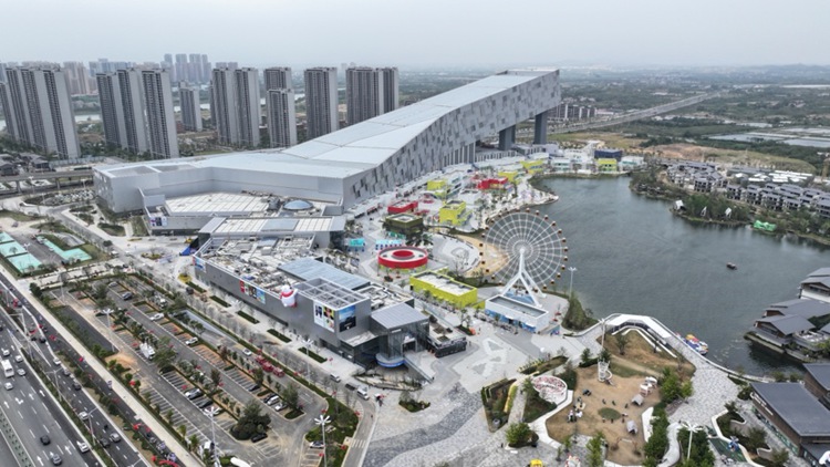 冰雪經(jīng)濟(jì)再添熱力 武漢城建熱雪奇跡超大規(guī)模室內(nèi)滑雪場(chǎng)正式啟幕(圖4)
