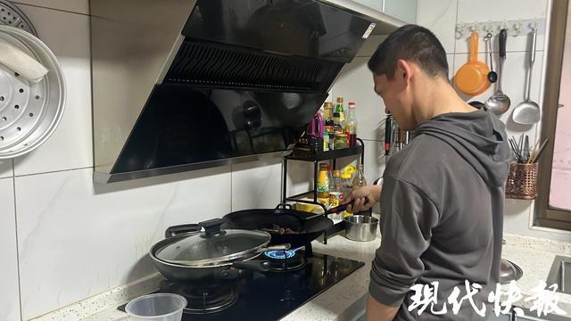 腦癱兒苦練十多年成健身教練：別人做到的我也能(圖5)