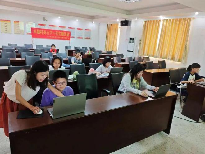 【選調(diào)風(fēng)采（21）】扎根鄉(xiāng)土情深處心系民生冷暖間！選調(diào)生在基層一線以實(shí)際行動(dòng)關(guān)愛群眾(圖5)