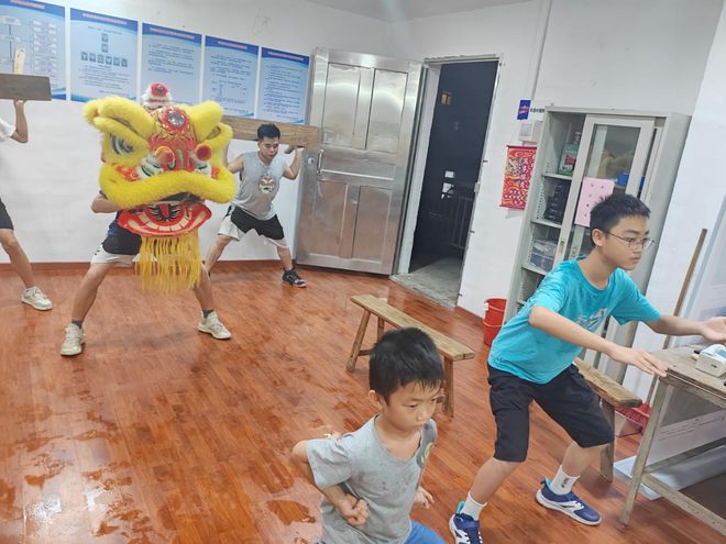 【選調(diào)風(fēng)采（21）】扎根鄉(xiāng)土情深處心系民生冷暖間！選調(diào)生在基層一線以實(shí)際行動(dòng)關(guān)愛群眾(圖4)