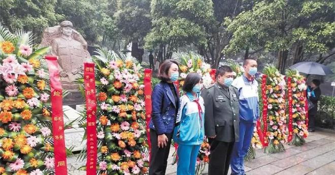 毛新宇妻子劉濱：毛主席唯一的嫡孫媳婦毛岸青和邵華的兒媳婦(圖2)