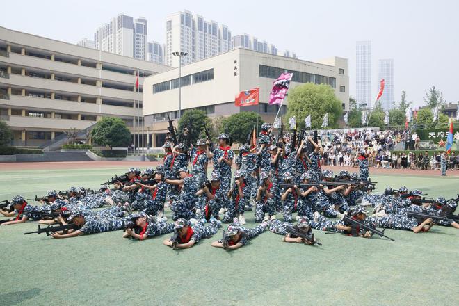 陸軍、空軍、火箭工程兵……成都這所小學的國防教育老師來頭不小(圖3)