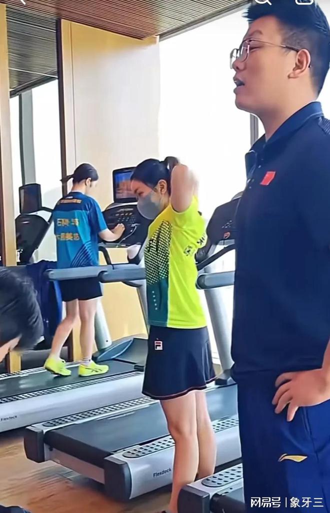 國乒新動態(tài)：孫穎莎蒯曼練體能翔哥在陪著她們王楚欽笑的開心(圖5)