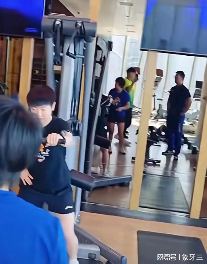 國乒新動態(tài)：孫穎莎蒯曼練體能翔哥在陪著她們王楚欽笑的開心(圖6)