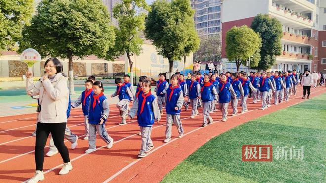 活力校園“跳”起來(lái)讓孩子們“身上有汗、眼里有光”(圖1)