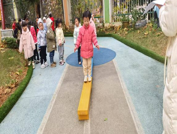 玩轉(zhuǎn)體能悅享成長——崇仁縣幼兒園關(guān)工委綜合體能評估活動(圖11)