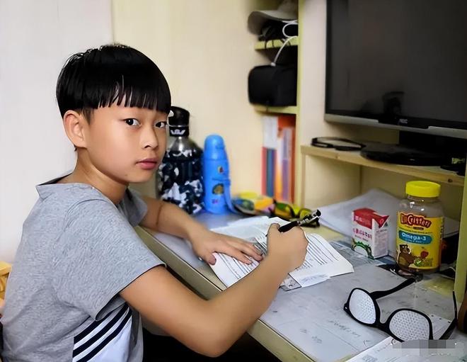 11年前被父親強(qiáng)迫在零下13度雪地裸跑的3歲小男孩現(xiàn)在如何(圖12)
