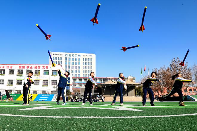 邢臺(tái)市馬路街小學(xué)榮膺“國(guó)際田聯(lián)少兒趣味田徑實(shí)驗(yàn)學(xué)校”稱號(hào)(圖2)