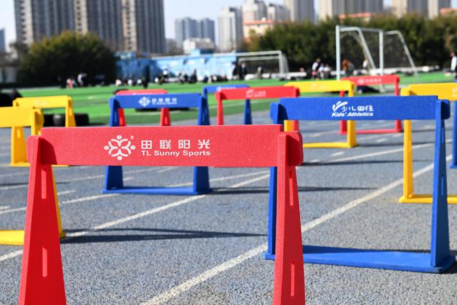 邢臺(tái)市馬路街小學(xué)榮膺“國(guó)際田聯(lián)少兒趣味田徑實(shí)驗(yàn)學(xué)?！狈Q號(hào)(圖3)