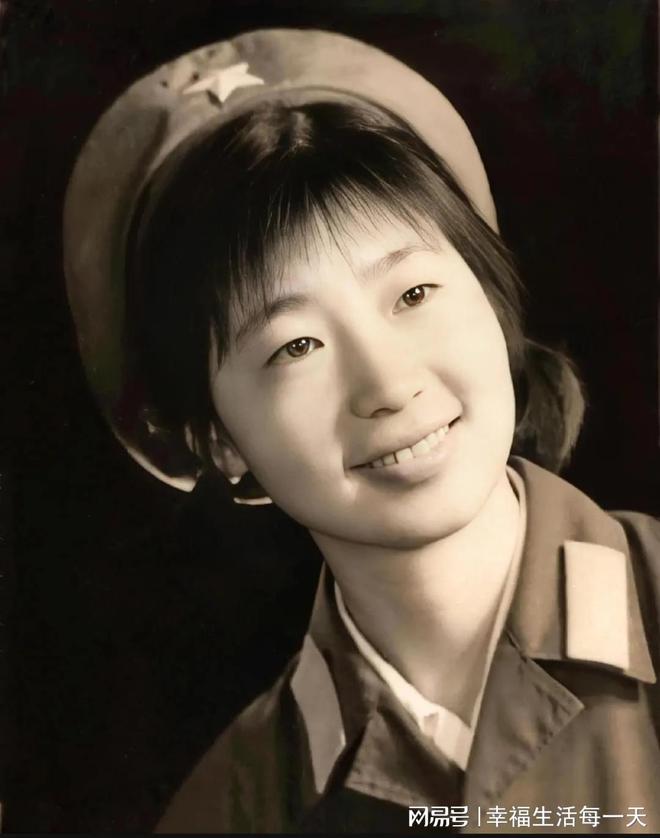 我1972年入伍在新兵連時(shí)因痔瘡疼痛與女軍醫(yī)相處經(jīng)歷至今難忘(圖1)
