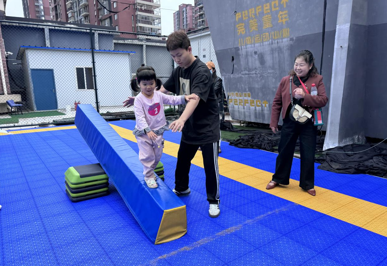 “運(yùn)動(dòng)不止·快樂(lè)成長(zhǎng)” 佛祖嶺街道欣和社區(qū)舉辦第二屆少兒體能運(yùn)動(dòng)會(huì)(圖2)