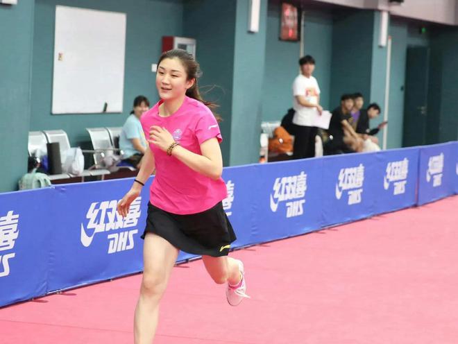 美哭！國乒體能王：31歲陳夢帶妝體測仍輕松過關(guān)立定跳遠(yuǎn)2米31(圖2)