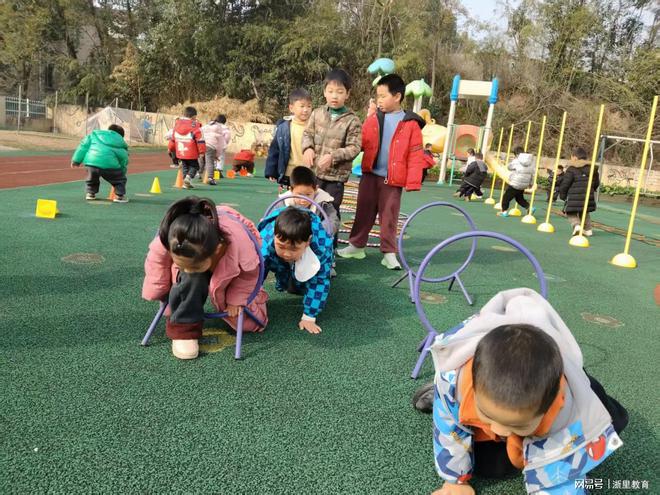 玩轉(zhuǎn)體能 快樂循環(huán)——諸暨市浣東街道五一幼兒園體能大循環(huán)活動(圖5)