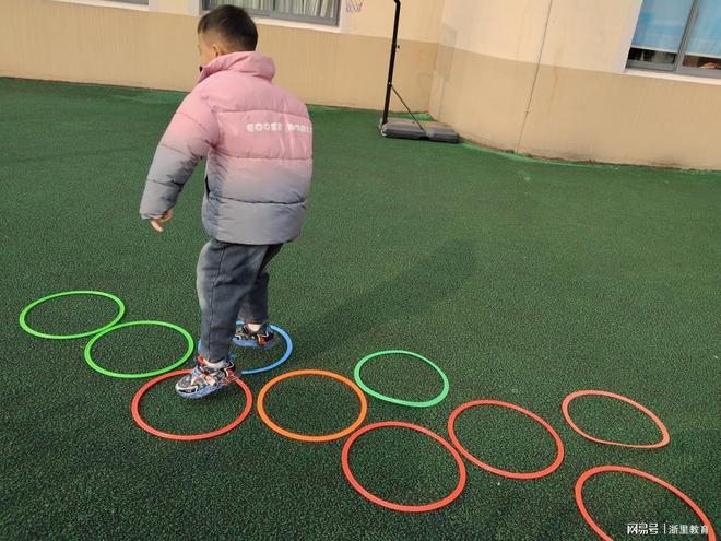 玩轉(zhuǎn)體能 快樂循環(huán)——諸暨市浣東街道五一幼兒園體能大循環(huán)活動(圖4)