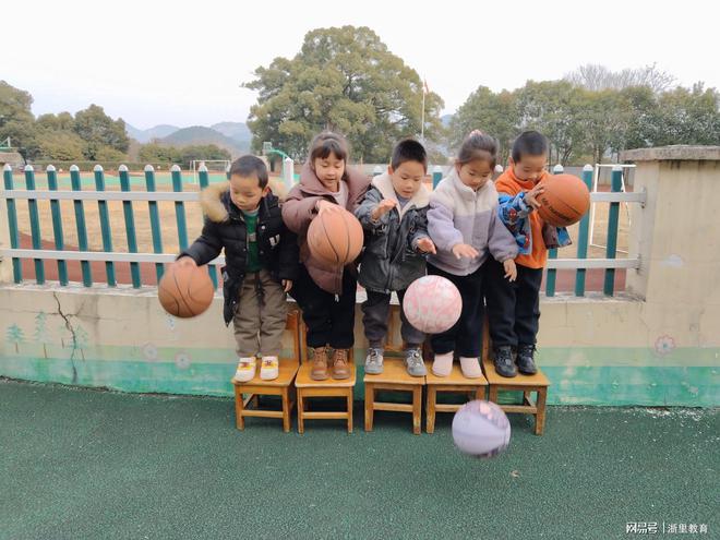 玩轉(zhuǎn)體能 快樂循環(huán)——諸暨市浣東街道五一幼兒園體能大循環(huán)活動(圖7)